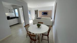 a kitchen and living room with a table and chairs at Apto Centro Hospital Santa Cruz in Santa Cruz do Sul +16 photos