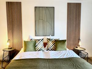 Posteľ alebo postele v izbe v ubytovaní SPOTLIGHT 4YOU City Apartment with parking by belle-stay