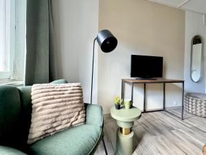 Televízia a/alebo spoločenská miestnosť v ubytovaní SPOTLIGHT 4YOU City Apartment with parking by belle-stay