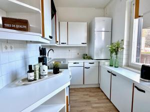 Kuchyňa alebo kuchynka v ubytovaní SPOTLIGHT 4YOU City Apartment with parking by belle-stay