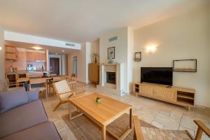 a living room with a couch and a tv at Kaliakria Resort in Topola