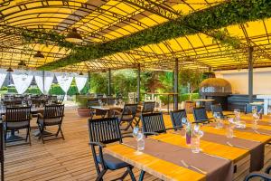 A restaurant or other place to eat at Kaliakria Resort