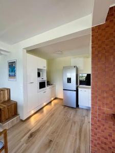 Maison Charmante avec Vue Mer à Les Trois-Îlets 주방 또는 간이 주방