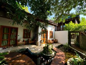 Κήπος έξω από το Dontrei Villa Angkor