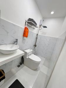 Koupelna v ubytování KM Suites 2BR Unit Near San Juan LU