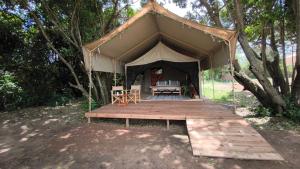 Puutarhaa majoituspaikan Julia's River Camp ulkopuolella