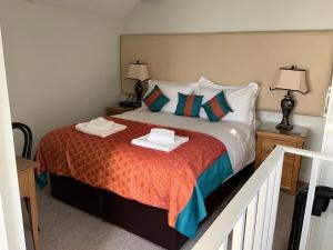 a bedroom with a bed with two towels on it at Artists Cottages Artists Loft near Hornbeam Park Free Parking in Harrogate