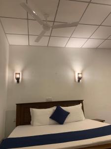 Una cama o camas en una habitación de Cinnamon Heaven