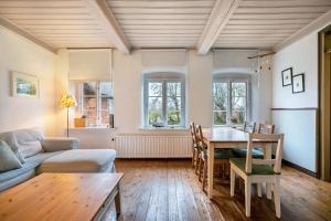 a living room with a table and a couch at Ferienwohnung 4 Am Westerdeich in Rodenäs
