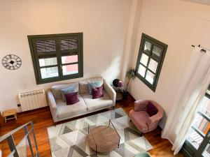 Χώρος καθιστικού στο Modern apt in old town w cathedral views