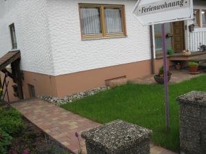 a sign in the yard of a house at Ferienwohnung Kulla in Albstadt +2 photos