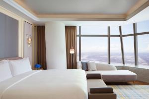 Postel nebo postele na pokoji v ubytování The Ritz-Carlton, Harbin