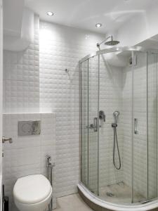 Bilik mandi di KYMA Apartments Athens 18