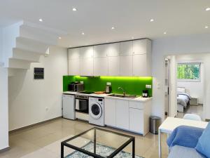 Dapur atau dapur kecil di KYMA Apartments Athens 18