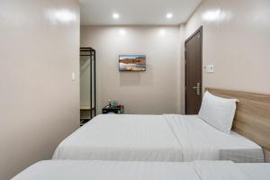 Postel nebo postele na pokoji v ubytování Hoàng Quỳnh Hotel