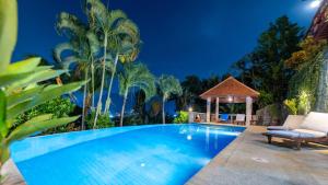 Bazén v ubytování Baiyok Villa seaview and edge pool nebo v jeho okolí