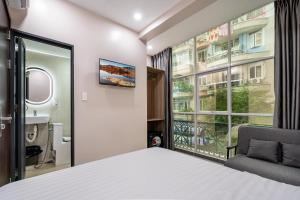 Postel nebo postele na pokoji v ubytování Hoàng Quỳnh Hotel + 37 fotografií