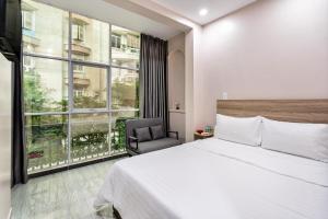 Postel nebo postele na pokoji v ubytování Hoàng Quỳnh Hotel