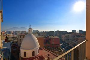 Vedere generală la Napoli sau o vedere a orașului de la acest B&B