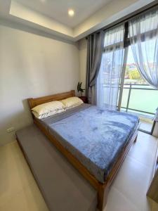Postel nebo postele na pokoji v ubytování Baguio Transient 6F-9 Megatower Residences II