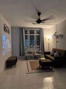 Χώρος καθιστικού στο SJ Homes Putatan KK Sabah