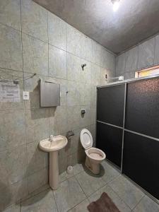 a bathroom with a toilet and a sink at República Engenho Quarto Casal in Ouro Preto