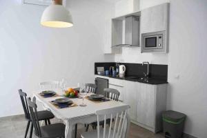 Η κουζίνα ή μικρή κουζίνα στο IX B Apartamentos Morales & Arnal +11 φωτογραφίες