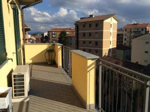 a balcony with a view of a city at Appartamento confortevole in Tortona