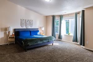 Gallery image of Backyard hot tub for your family in Vancouver +34 photos