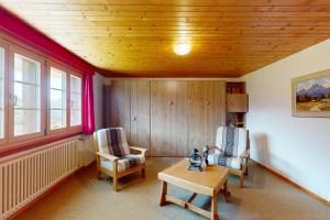 Gallery image of Ferienchalet Seeblick in Crésuz