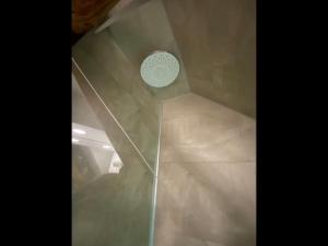 Koupelna v ubytování gemütliche rustikale Wohnung mit Kamin und optionalem Whirlpool