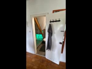 Koupelna v ubytování gemütliche rustikale Wohnung mit Kamin und optionalem Whirlpool