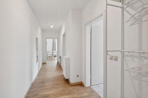 an empty hallway with white walls and a glass door at WIESE 18 im Cottbuser Süden in Cottbus