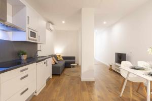 Kuchyň nebo kuchyňský kout v ubytování Beach garden apartment