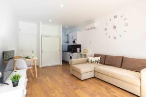 TV a/nebo společenská místnost v ubytování Beach garden apartment