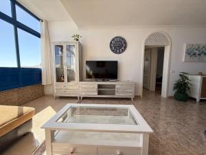 Μια τηλεόραση ή/και κέντρο ψυχαγωγίας στο Casa del Sur good vibes only