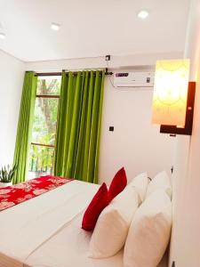 Postel nebo postele na pokoji v ubytování Randon Resort Mirissa