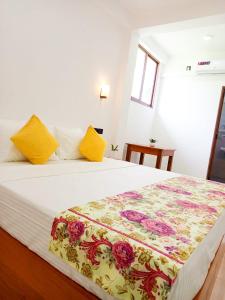 Postel nebo postele na pokoji v ubytování Randon Resort Mirissa