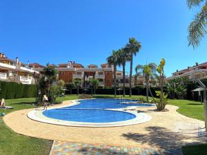 Bazén v ubytování Encantador bungalow de planta baja nebo v jeho okolí