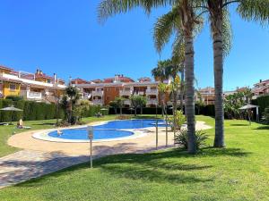 Bazén v ubytování Encantador bungalow de planta baja nebo v jeho okolí