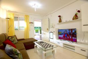 TV a/nebo společenská místnost v ubytování Encantador bungalow de planta baja