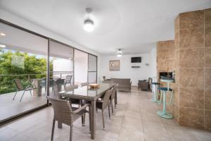 a dining room with a table and chairs at San Bruno TROPICAL Villa With POOL in San Bruno