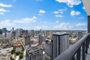 Γενική άποψη της πόλης Μαϊάμι ή θέα της πόλης από  αυτό το διαμέρισμα