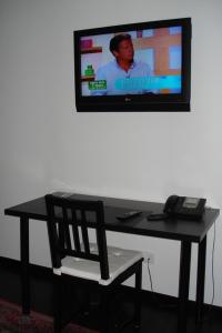 En tv och/eller ett underhållningssystem på B&B La Chapelle Au Puits