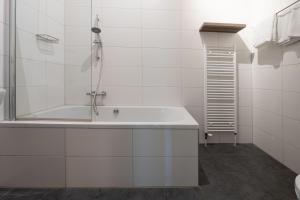Ένα μπάνιο στο Groenendijk Verhuur - Landgoed Weelzicht appartementen +52 φωτογραφίες