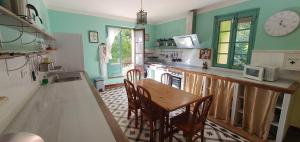 Kuchyň nebo kuchyňský kout v ubytování La Casona de La Vega junto a Cangas de Onís