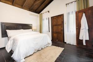 Serendipity Holistic Resort Spa客房内的一张或多张床位