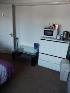 Kuchyň nebo kuchyňský kout v ubytování wygodny pokoj jednoosobowy