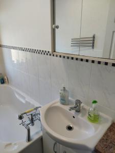 Koupelna v ubytování wygodny pokoj jednoosobowy