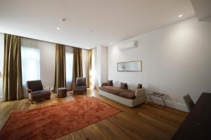 A seating area at Misafir Suites 8 Istanbul